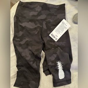 NWT Lululemon Wunder Train with Pineapple Decal from Hawaii size 8 (Camo)